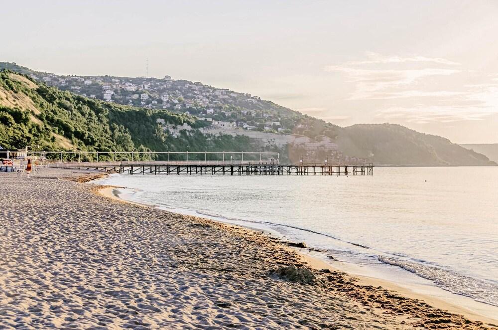 Hotel Malibu Албена Экстерьер фото